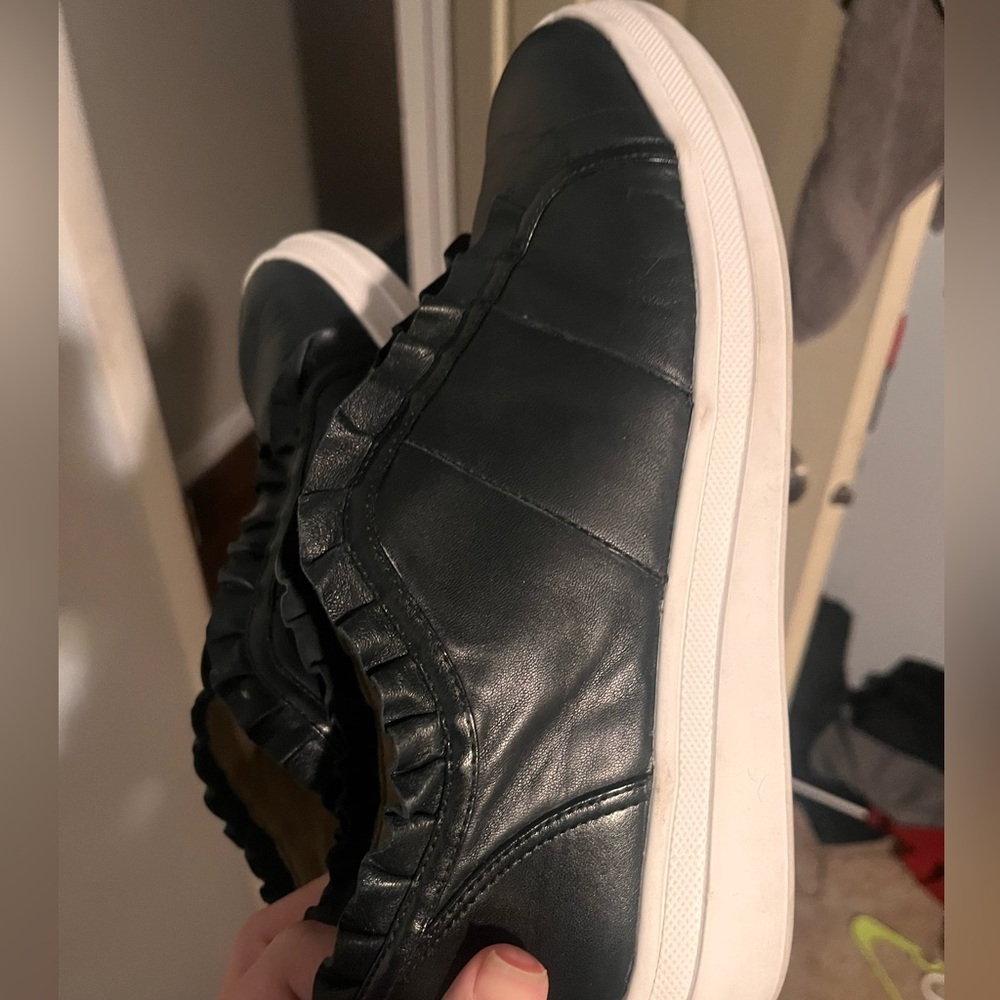 AK SPORT SHOES